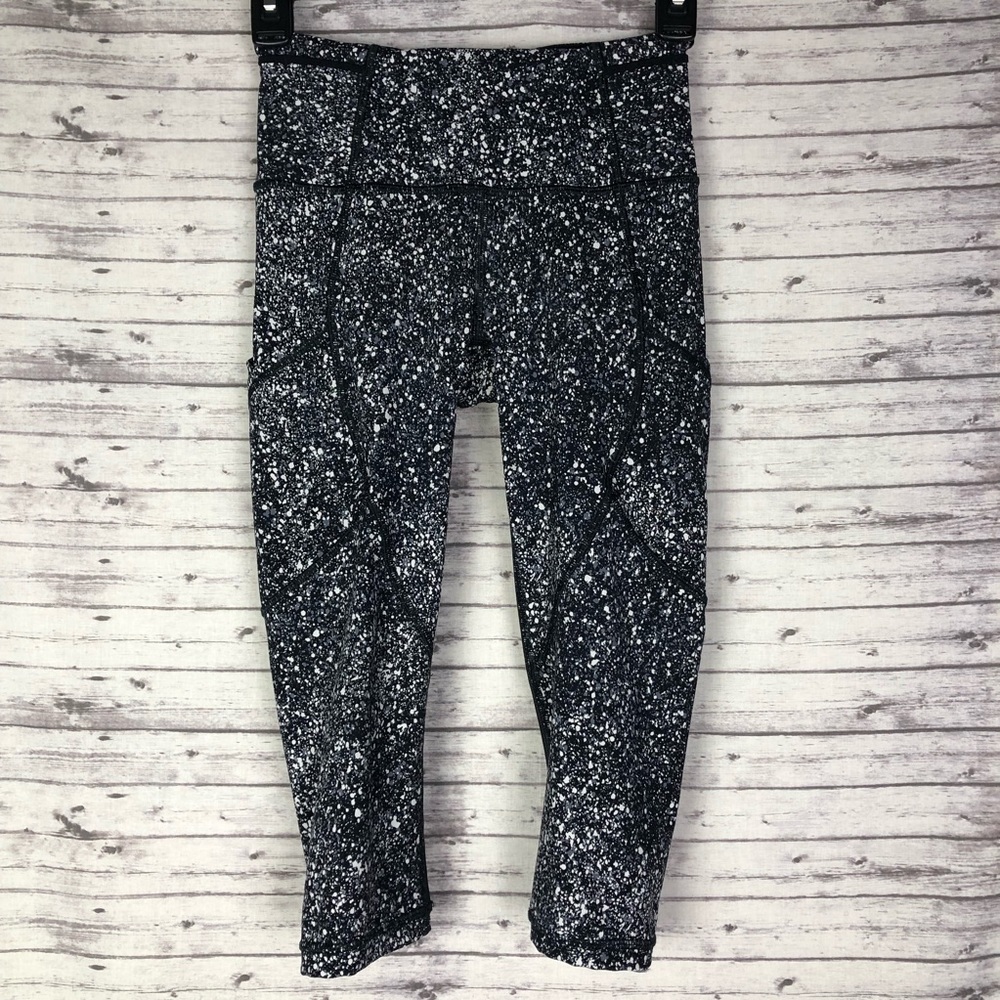 Lululemon Outrun 17 Inch Black Gray White Splatter Crop Leggings